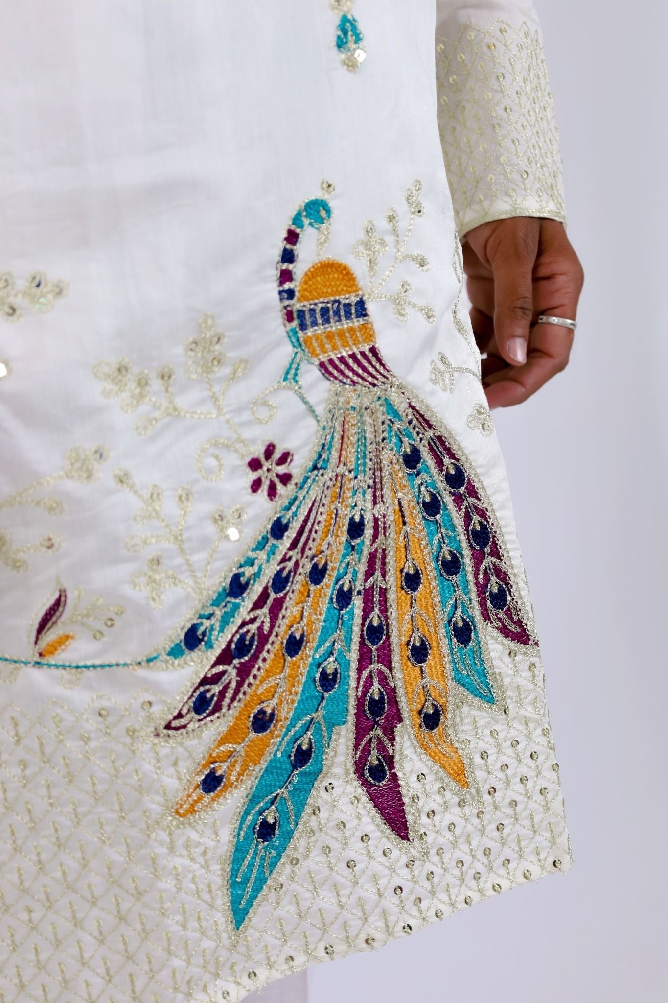 Karvaan Cotton Blend Ethnic White Peacock Embroidery Kurta